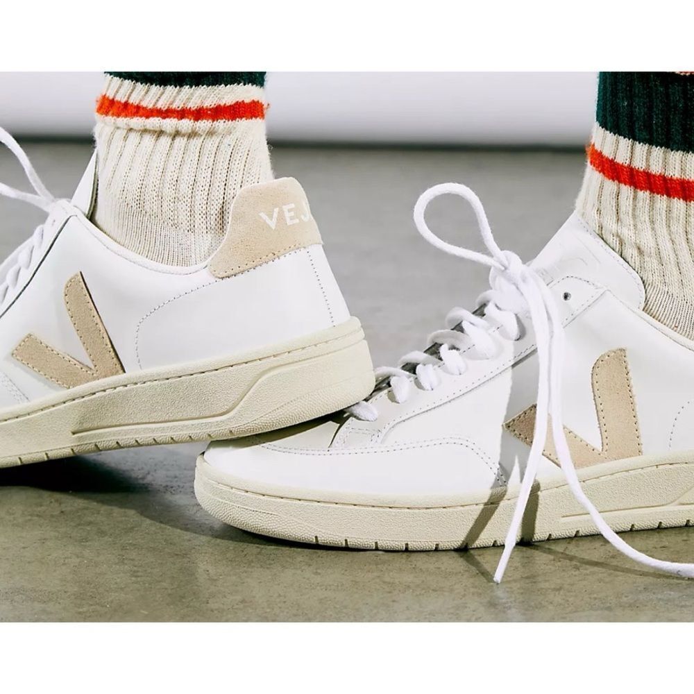 VEJA
V12 Mixed Leather Court Sneakers in Extra White / Sable Size 8 - Picture 3 of 11